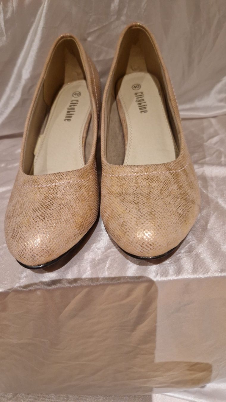 Damenschuhe: Sehr schöne Pumps, Gr. 40,Neu – Neu (gemäss Beschreibung) aus Widnau von Smanitu 1