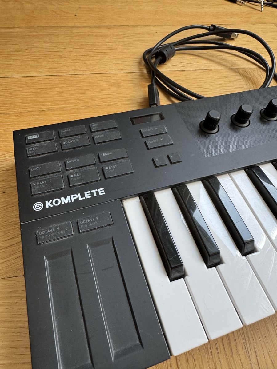 Native Instruments Strumenti musicali: Native Instruments Komplete Kontrol M32 – Usato da Bern venduto da lausidet 1