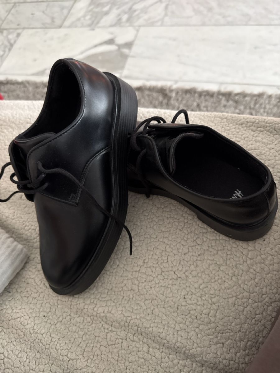 H&M Chaussures hommes: Schuhe schwarz 36 H&M – D'occasion à Bonaduz par SanOgg79 2
