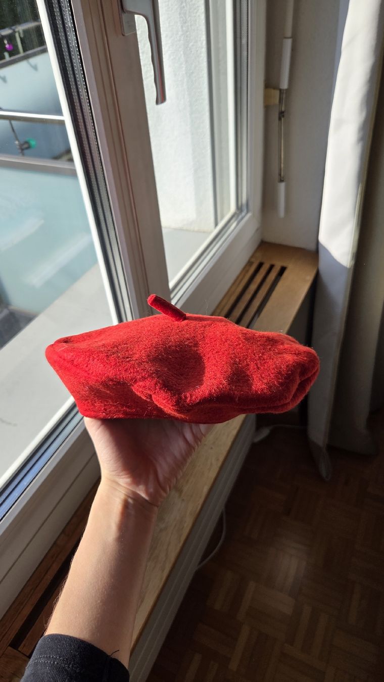 Copricapi, berretti & cappellini: Red Wool Beret – Usato da Zürich venduto da jul_l28v 2