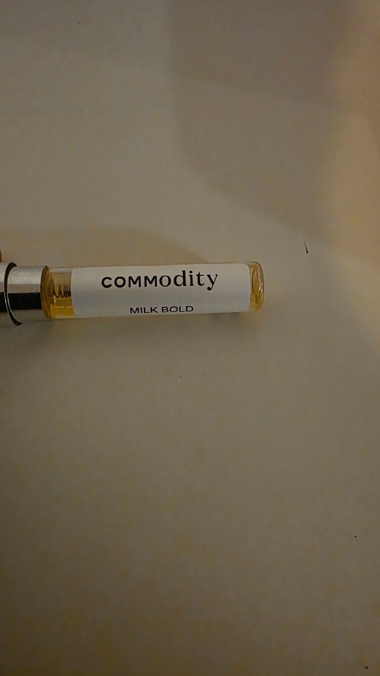 Parfum & Eau de Toilette: Milk Bold - Commodity 6/8ml  – Gebraucht aus Lausanne von Andonia