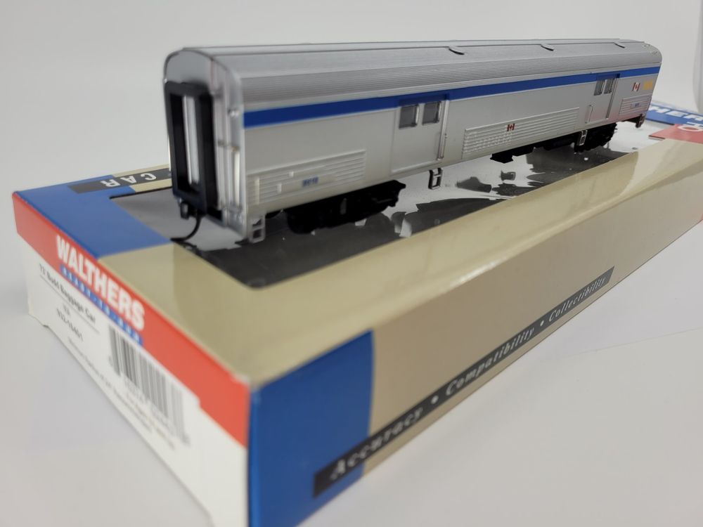 Walthers Proto HO E8A-A Set Pennsylvania Five Stripe w/ DCC & Sound
