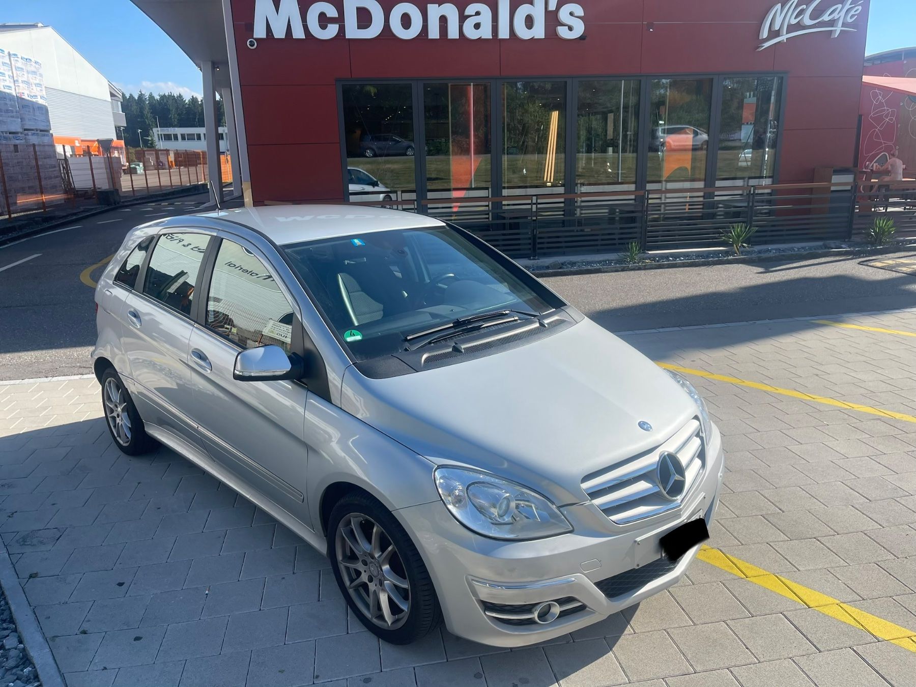 Mercedes-Benz Autos: Mercedes-Benz B200 AB MFK 2025 – D'occasion à Lichtensteig par elektronik-service