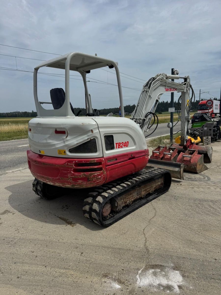 Takeuchi Excavateurs: Bagger Takeuchi TB 240  – D'occasion à Niederbipp par baggerch 2