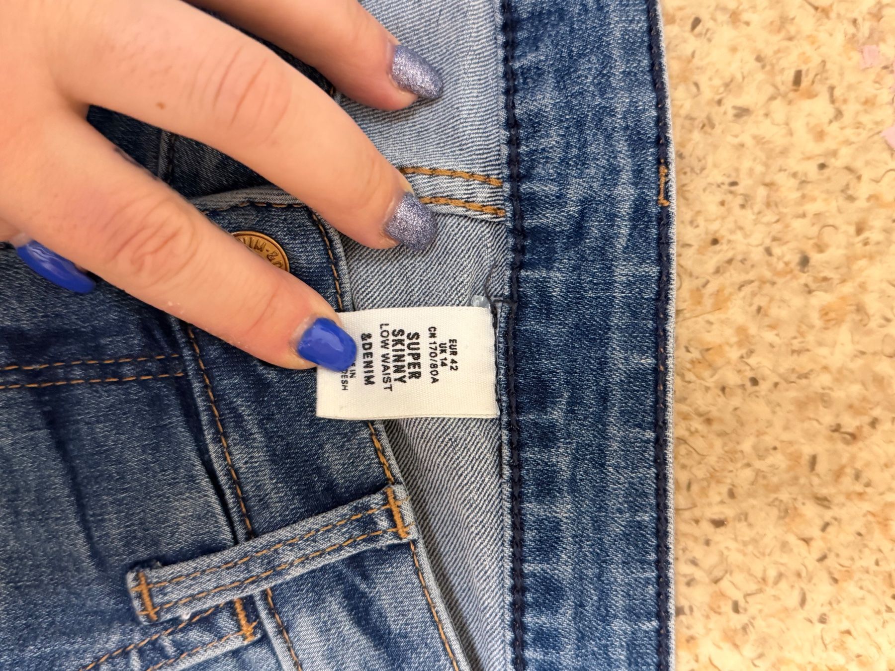 H&M Jeans: Jeans Gr. 42 – Nuovo (secondo la descrizione) da Oeschgen venduto da Mich_elle 1