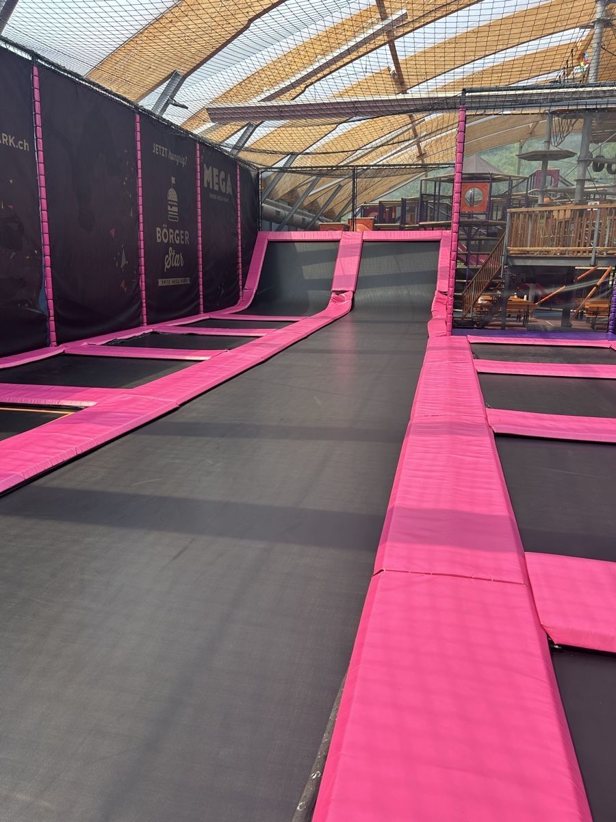 Trampolini: Trampolinpark 12x18m - 216m2 – Usato da Uetliberg venduto da Mitinsky