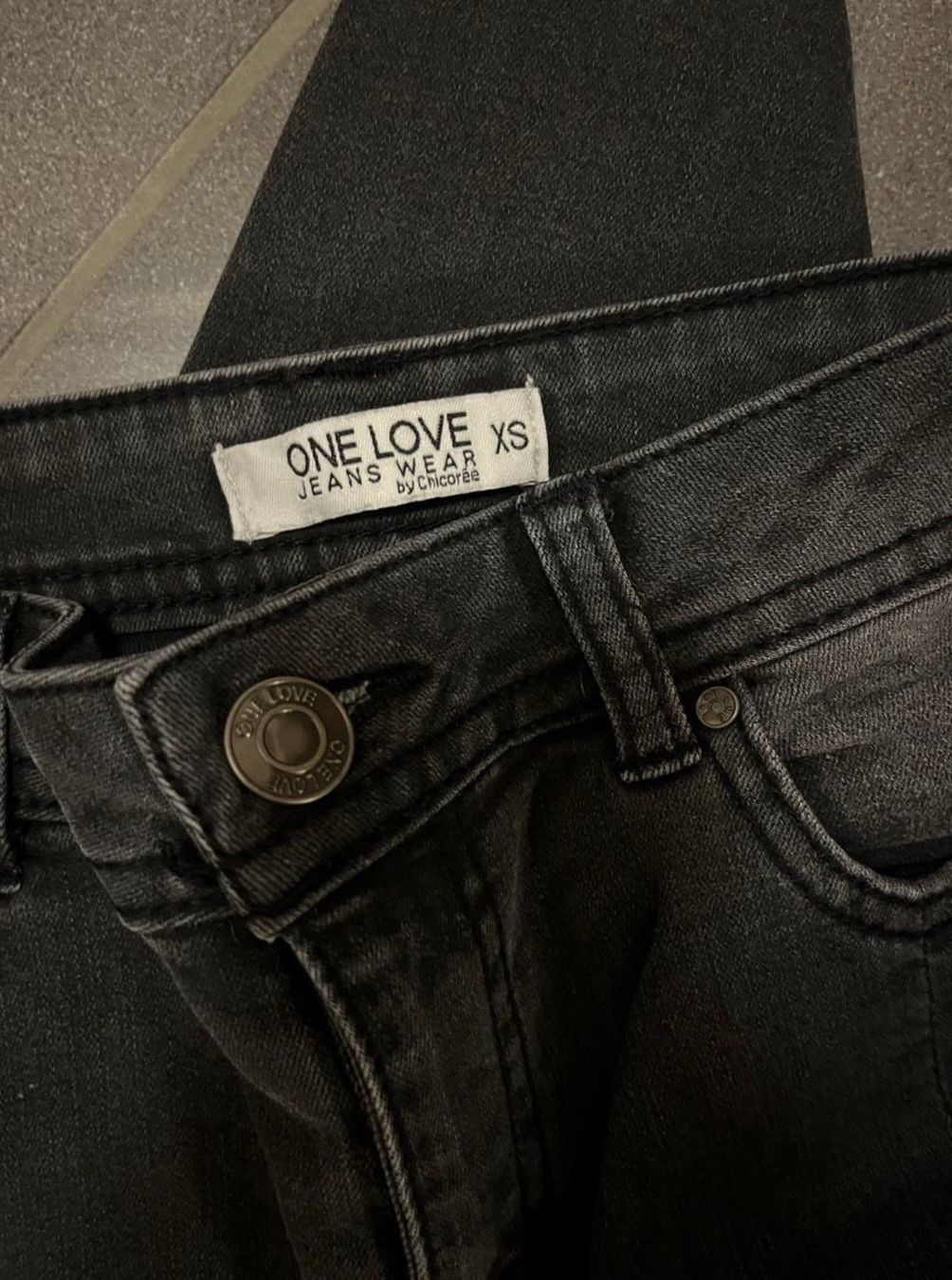 Jeans: Jeans mit Schlitzen, Chicoree XS – Nuovo (secondo la descrizione) da Wetzikon ZH venduto da dor_rmq2 2