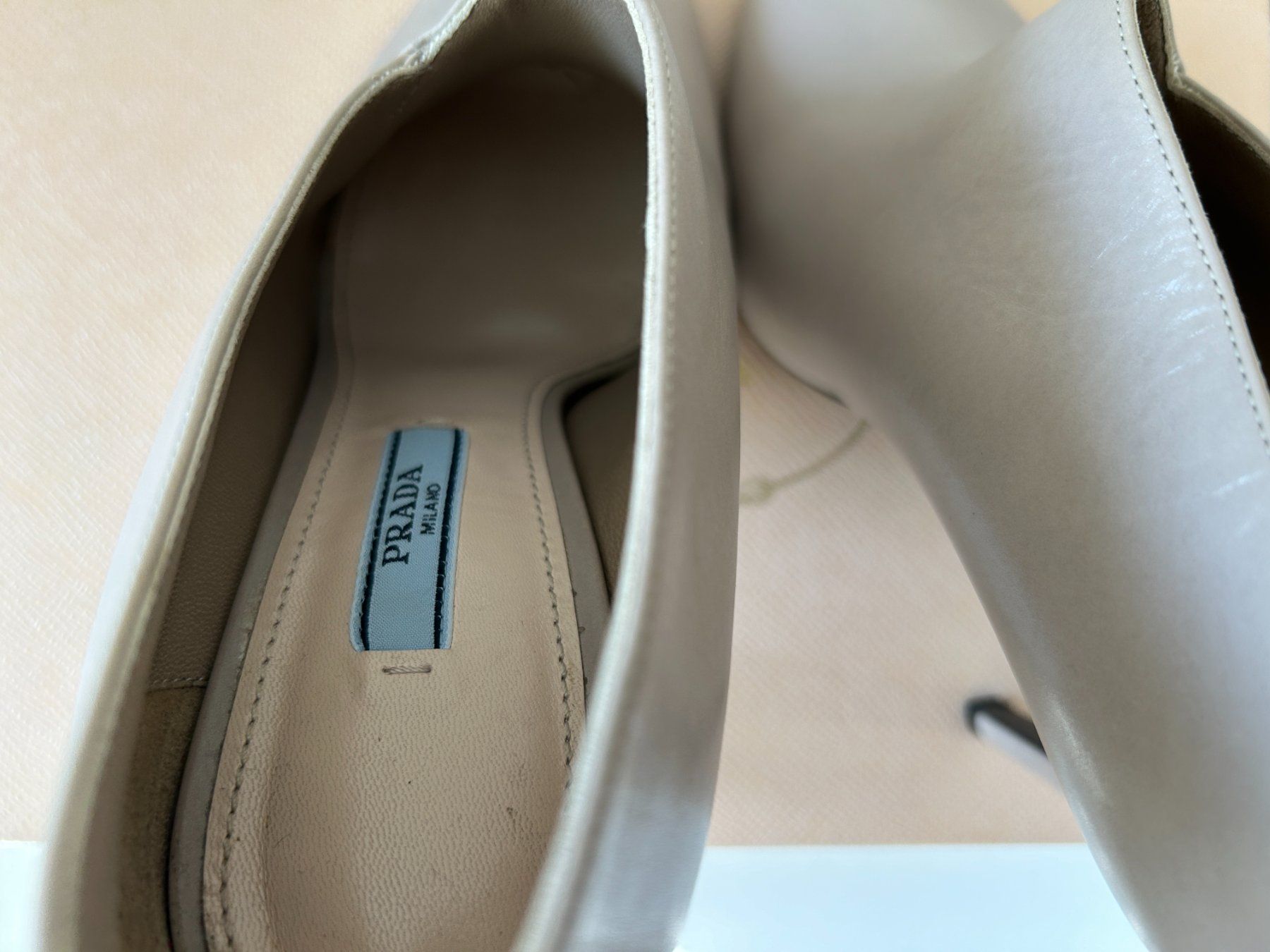 Prada Scarpe da donna: Prada Leder High Heels Stiefeletten Boots Grau Gr. 37 – Usato da Kreuzlingen venduto da Bildschirm_Auge 7