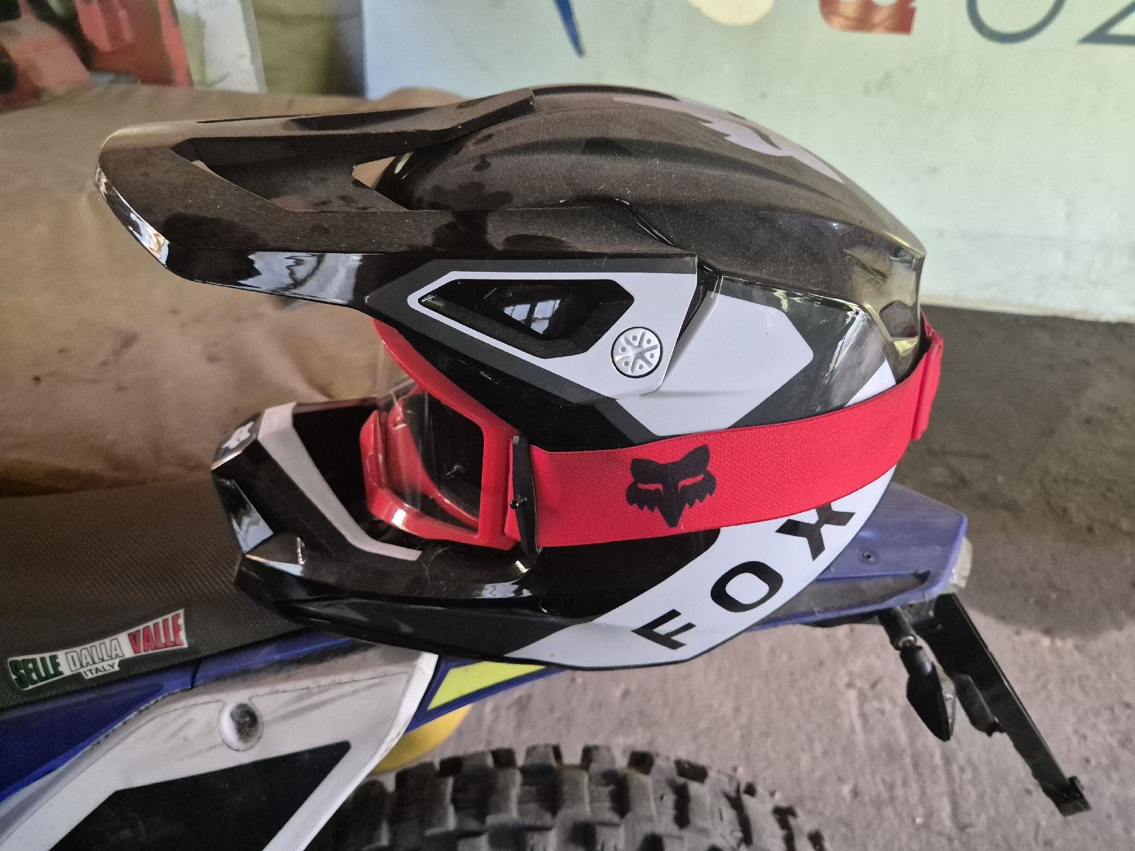 Fox Helme & Visiere: Motorrad Helm – Gebraucht aus Grindelwald von Turbo2001 3