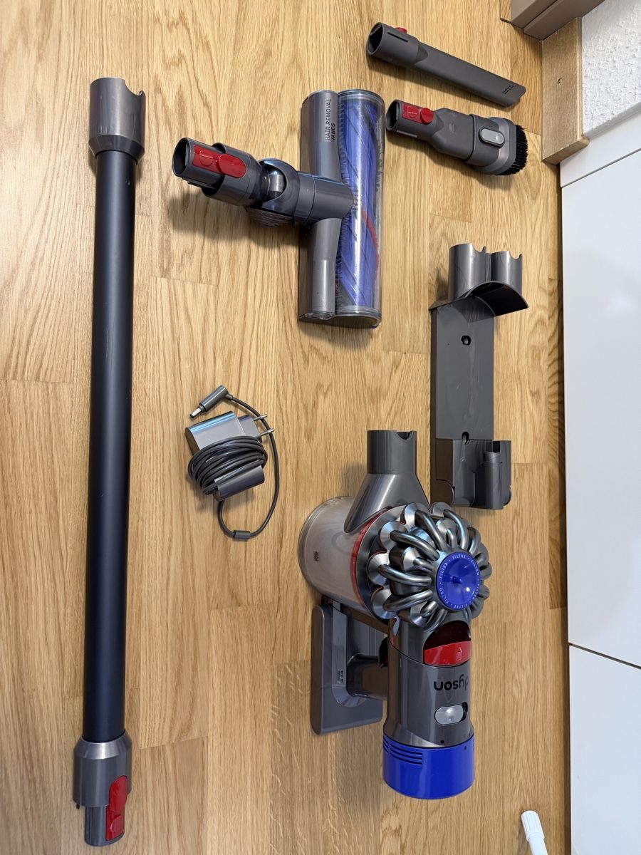 Dyson Staubsauger & Zubehör: Dyson V8 absolute  – Gebraucht aus Meyrin von SA_3006