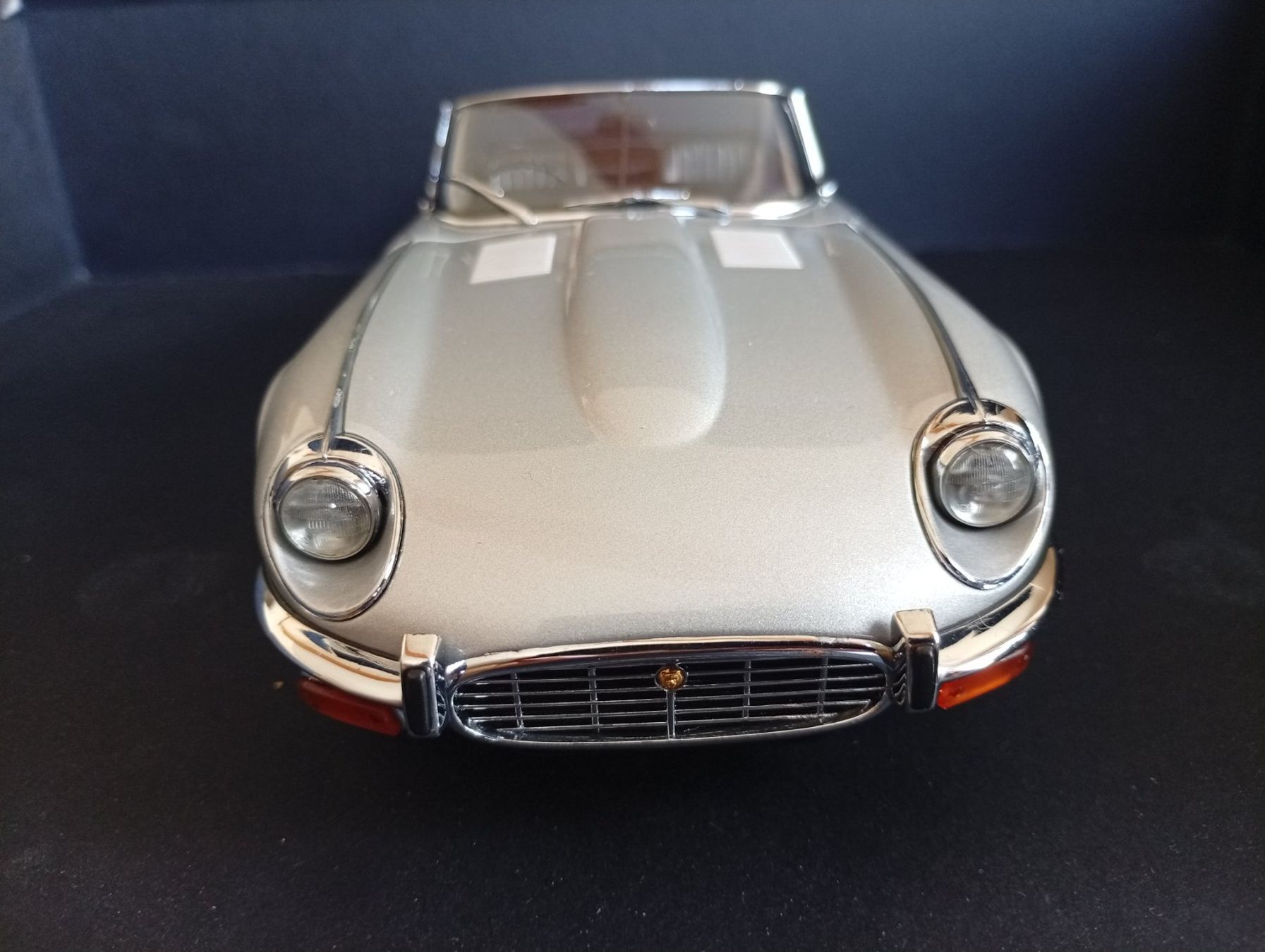 Autoart Modellini d'auto: Modellauto Jaguar E-Type silber 1:18 AUTOart super Zustand – Usato da Bolken venduto da ele_d5fx 1