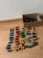 Ensemble petite voiture et divers véhicule