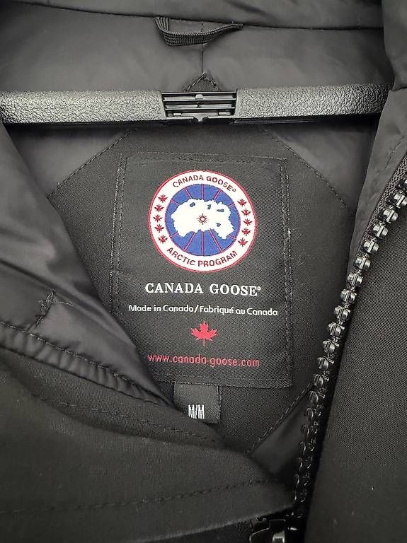 Canada Goose Jacken: Canada Goose Herrenparka Grösse M – Gebraucht aus Gränichen von swisscardcollector 2