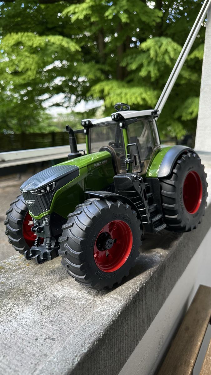 Bruder Giocattoli: BRUDER Traktor – Usato da Zürich venduto da Lena.17 1