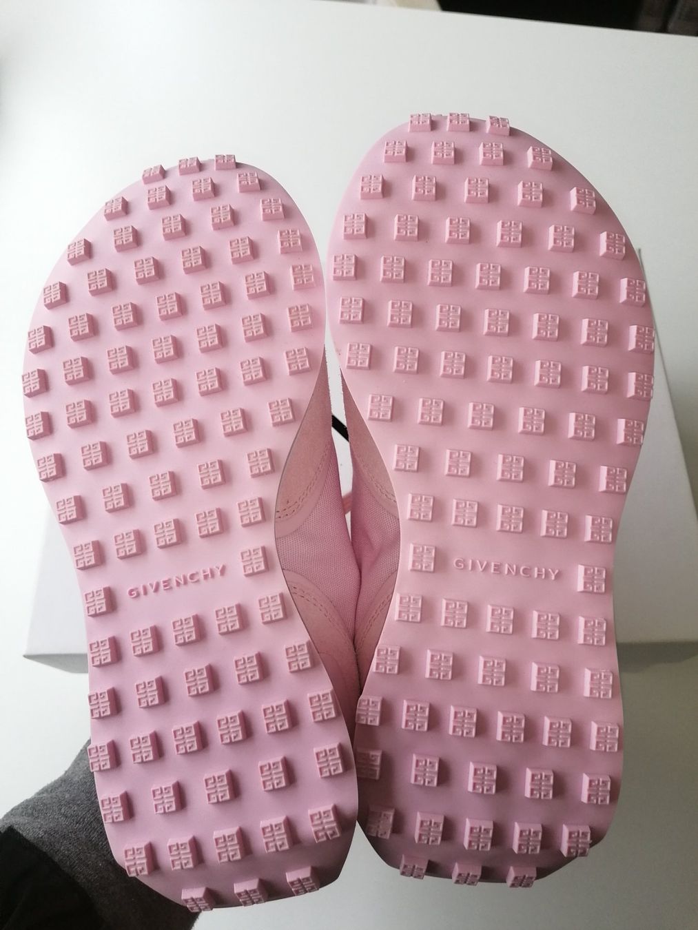 Givenchy Scarpe da donna: Givenchy runner sneaker Rosa Gr. 38 – Nuovo e nell'imballaggio originale da Bäch SZ venduto da EMMA0111 2