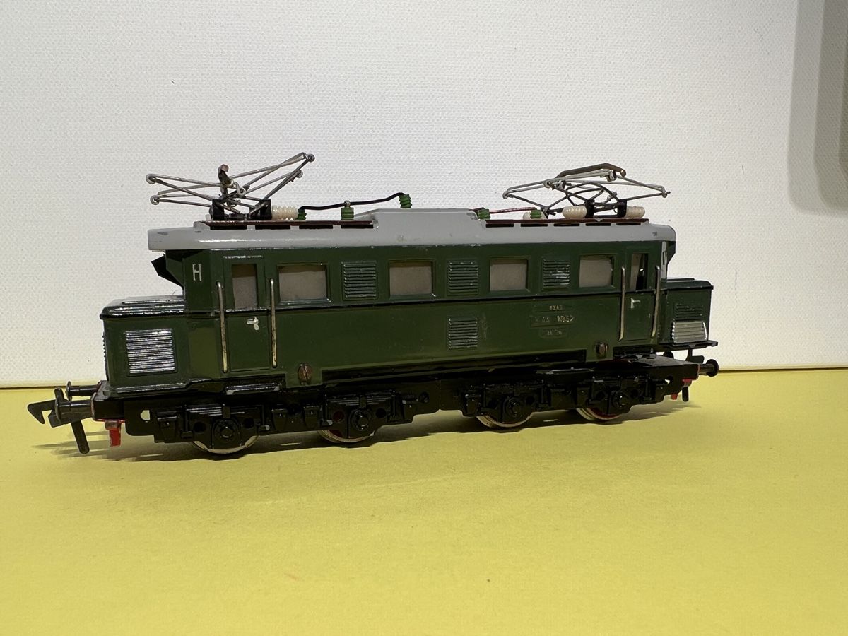 Fleischmann Modelleisenbahnen: Fleischmann E44 altes Gussmodell 1/87 – Gebraucht aus Weinfelden von Kammerflimmern