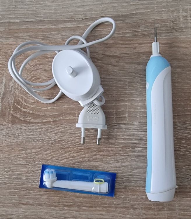 Elektrische Zahnbürste Braun OralB PRO OralB 3756 Kaufen auf Ricardo