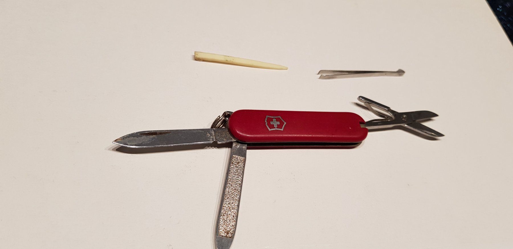 Victorinox Coltelli tascabile: Victorinox Sackmesser klein Rot matt 5 tools – Nuovo (secondo la descrizione) da Unterägeri venduto da 0alfa0 1