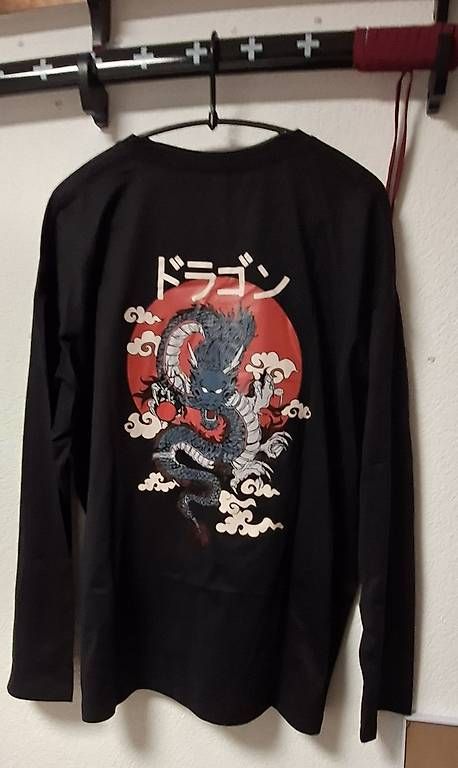 Pulls & Sweat-shirts: Pull noir léger  – Neuf avec emballage d'origine à Martigny par Pict6