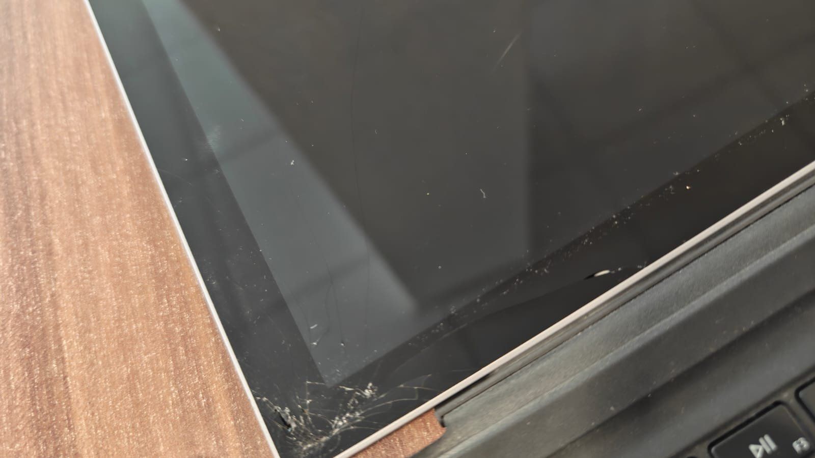 Microsoft Tablet PC: Microsoft Surface Pro 5 - Displayglas gebrochen – Difettoso da Brig venduto da budgetcomputer 3