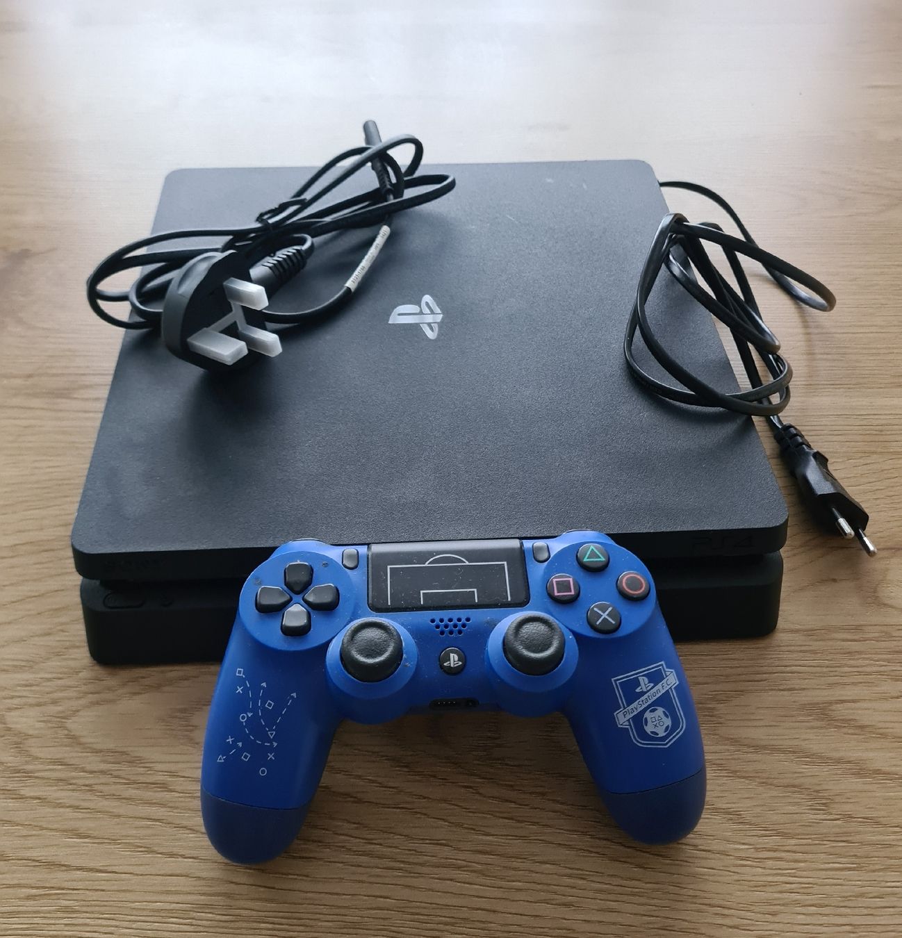 Konsolen: Sony Playstation 4 Slim mit Controller – Gebraucht aus Oftringen von Monika28.