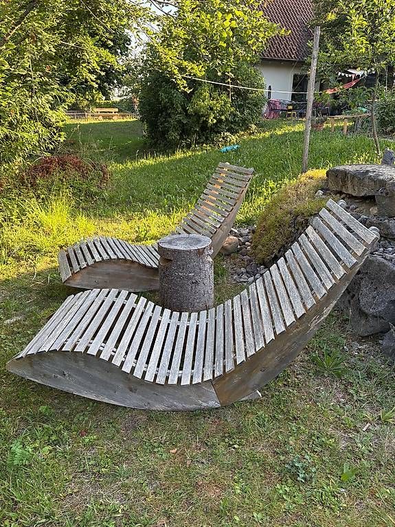 Chaises longues: 2 Holz-Gartenliegen zu verschenken – D'occasion à Muri AG par gabriela.nichini