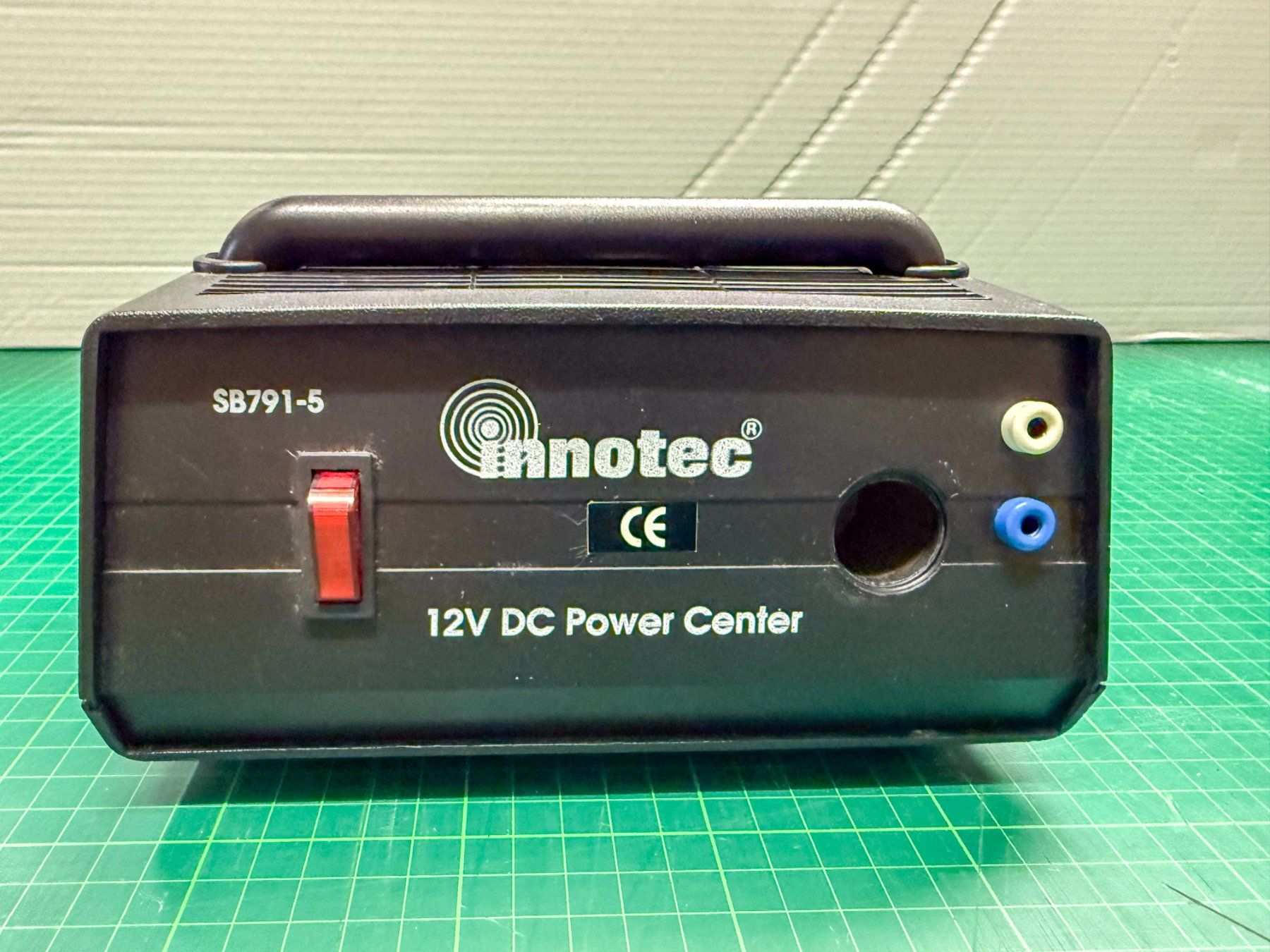 Convertitori: 12V DC Power Center Innotec SB791 – Usato da Bülach venduto da sabrista 1