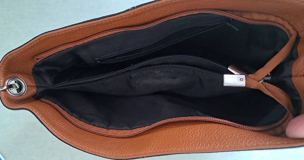 Borse da donna: Leder-Umhängetasche Schwarz/Braun – Usato da Uetikon am See venduto da graziella82 1