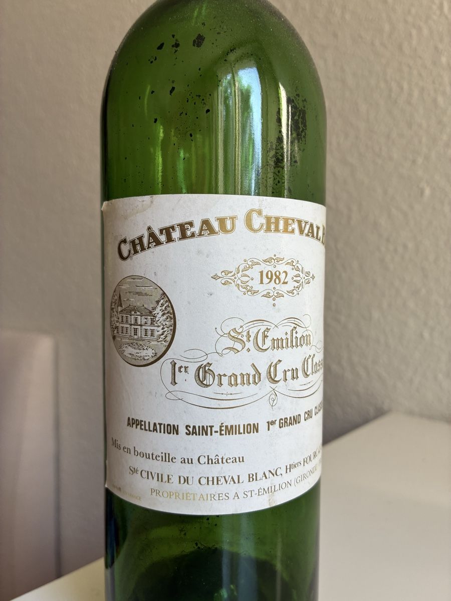 Vino: Cheval Blanc 1982 (bouteille vide) – Usato da Genève venduto da sergei12 1
