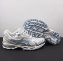 38 ASICS 100% new