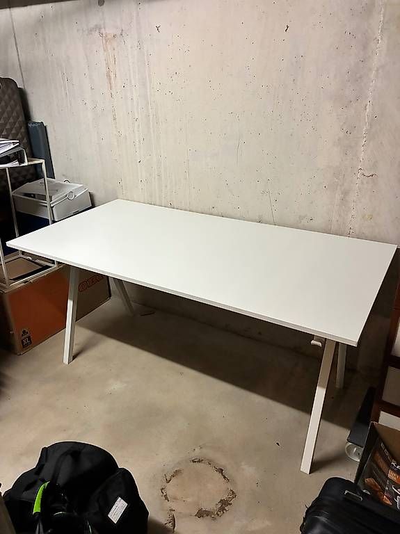Scrivanie: Schreibtisch in Top Zustand – Usato da Bottmingen venduto da jul_8nb8 2
