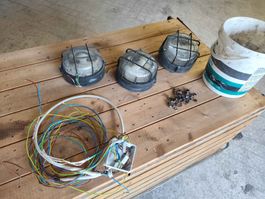 3 Wandlampen mit Schutzgitter und Kabel, inkl Leuchtmittel 