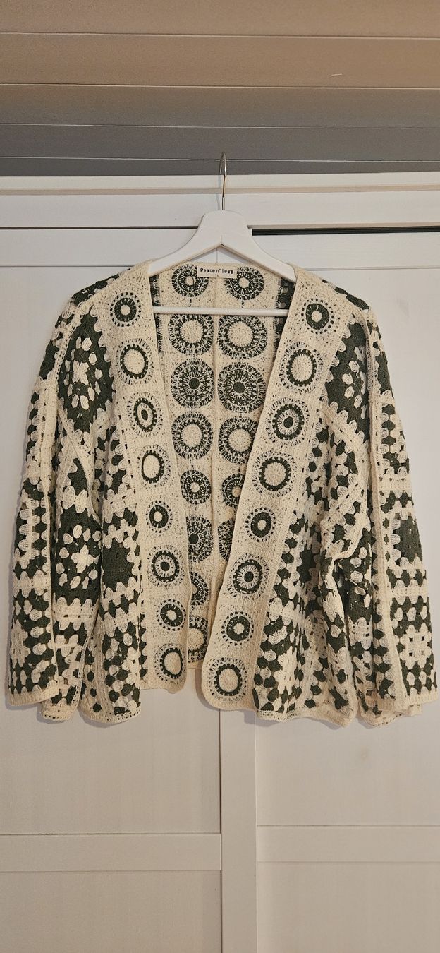 Giacche: gehäckelte Jacke Beige/ Olivegrün – Usato da Hüttlingen venduto da Thurgi85