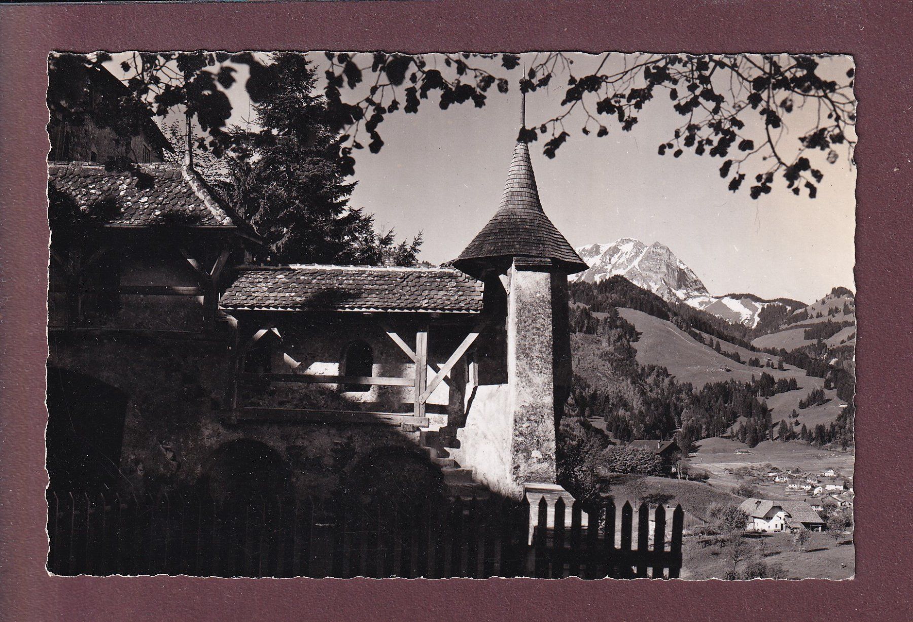 Cartoline postali: GRUYERES - Le Belluard - 1944 – Usato da Pully venduto da nicecards