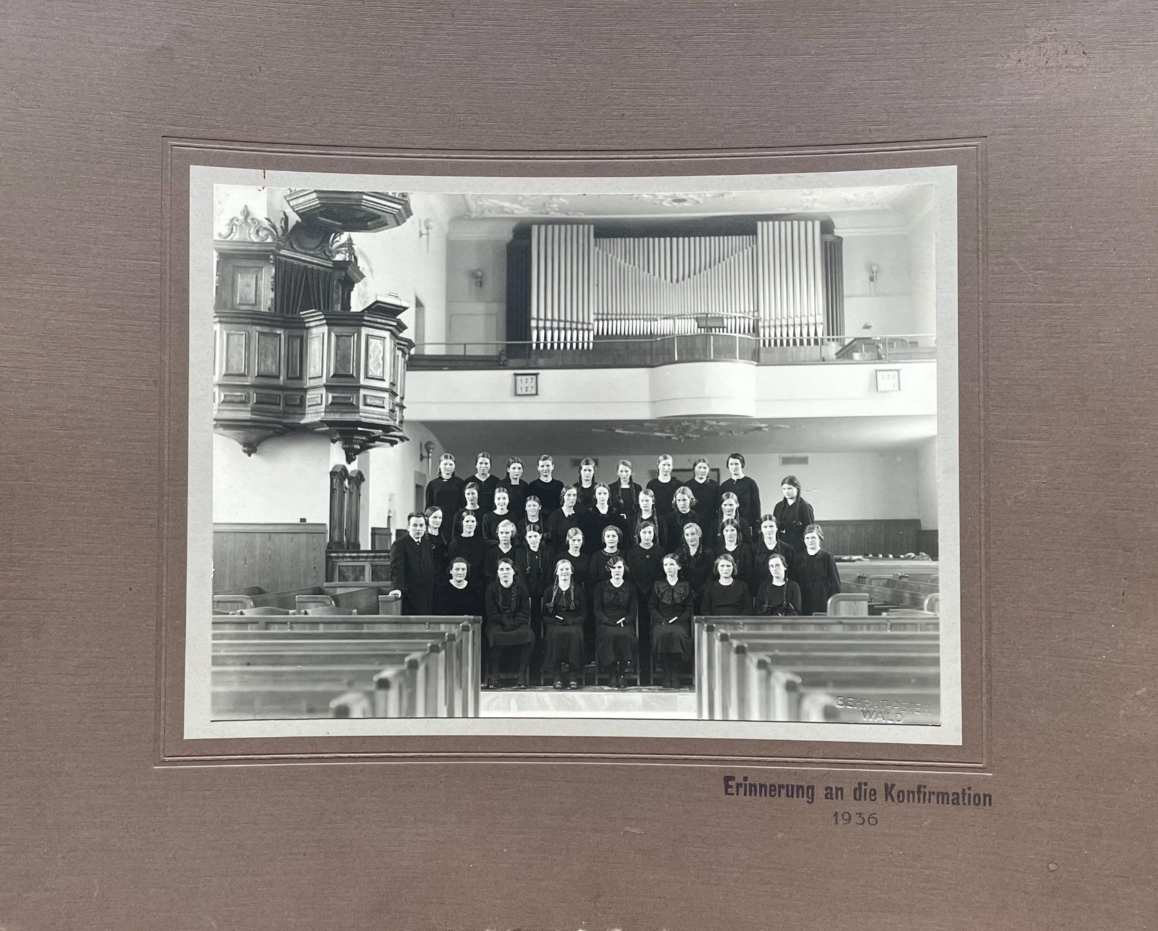 Poster & Bilder: Historisches Konfirmationsfoto 1936 – Gebraucht aus Zofingen von angito