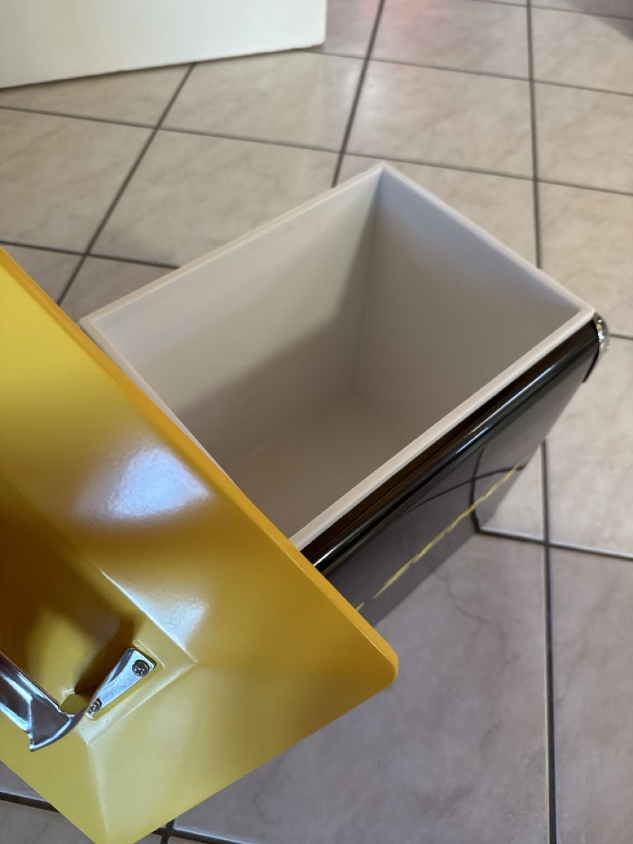 Frigoriferi & Refrigeratori: Retro Kühlbox P ZERO Gelb-Schwarz – Nuovo (secondo la descrizione) da Spiez venduto da Wasser13 1