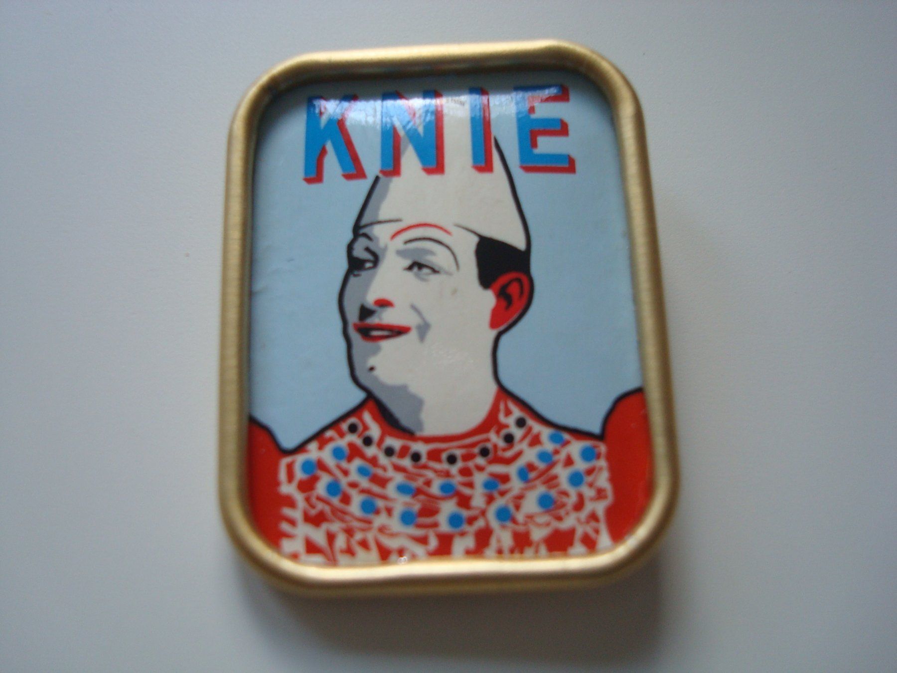 Placchette & Badge: Zirkus Knie Anstecker – Usato da Riehen venduto da Baerewaegli