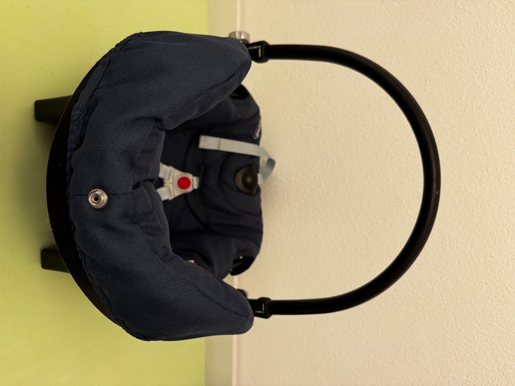 Chicco Seggiolini per auto: Chicco Babyschale / Kindertrage Auto-Kindersitz inDunkelblau – Usato da Grossdietwil venduto da RSW032 5