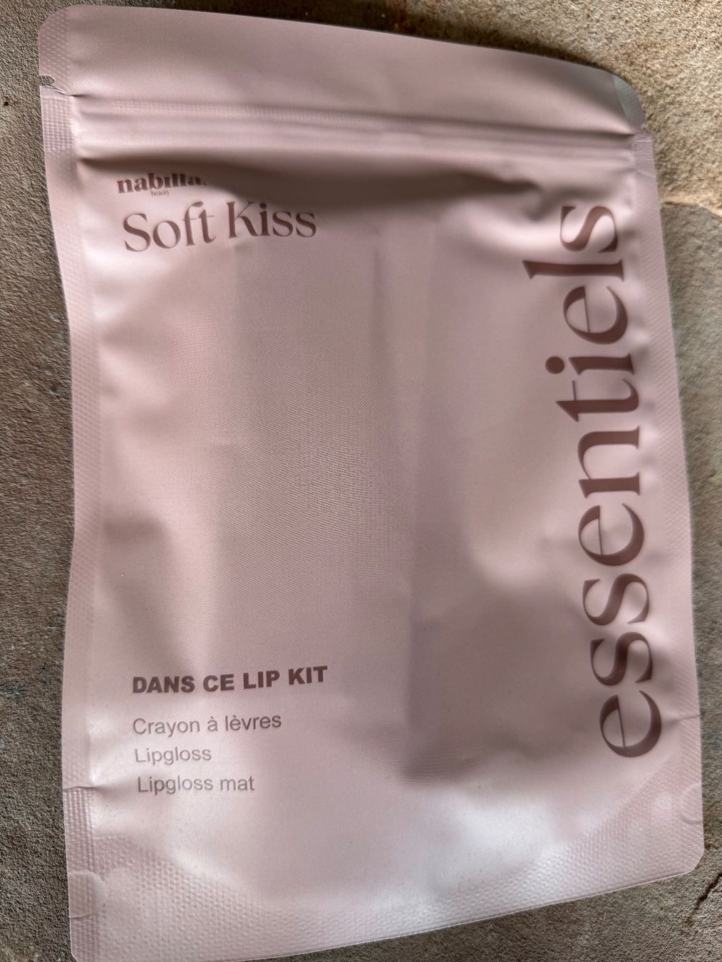 Make-up: Nabilla Beauty:  SET  Soft Kiss – Nuovo (secondo la descrizione) da Stein AR venduto da Puri1