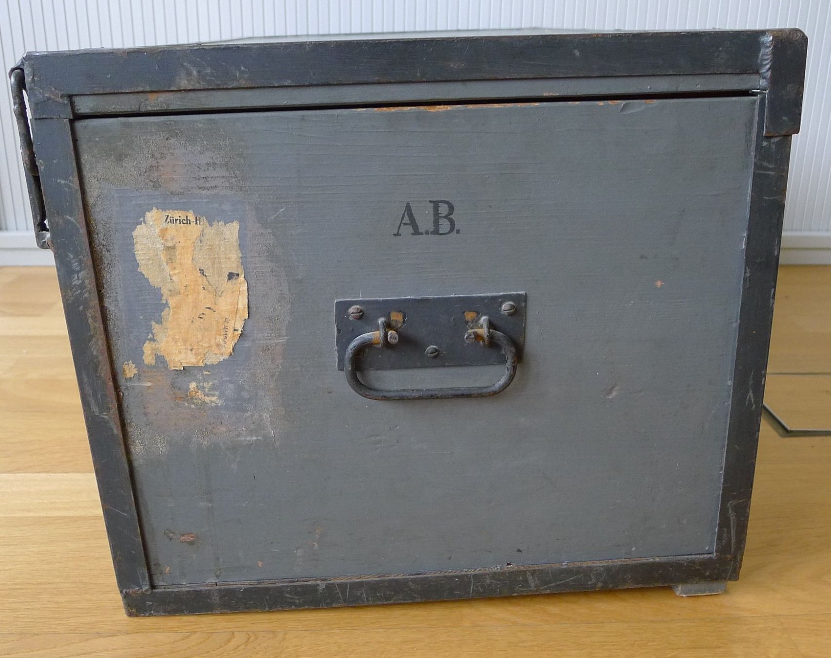 Schweizer Armee Cassapanche: Schweizer Armee, Original Feldwebel-Kiste Stabkp.Ter.Bat.157 – Usato da Sursee venduto da Luzernerraute 2