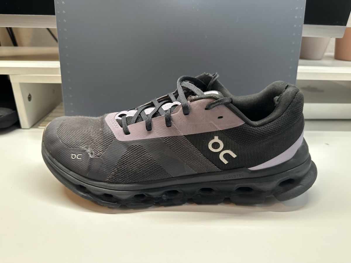 On Scarpe da uomo: On Running Cloudrunner Gr.44 – Usato da Basel venduto da olgarachel 5