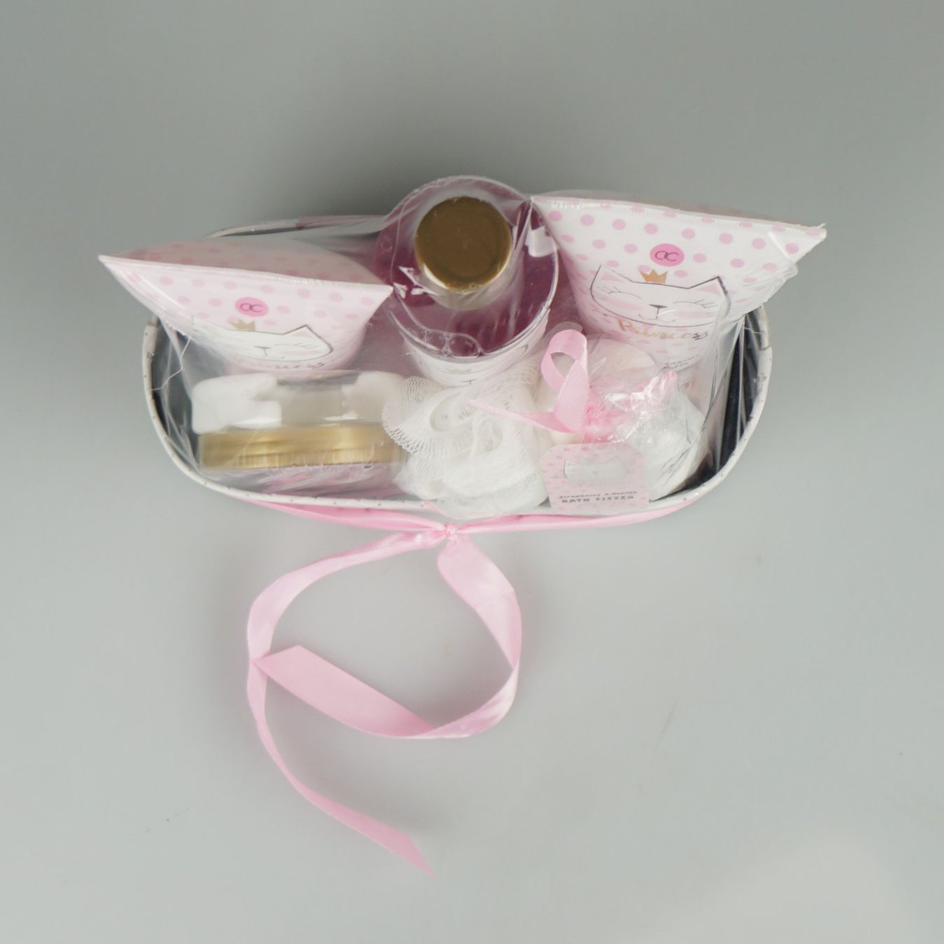 Sonstige Körperpflege: Körperpflege-Geschenkset Princess Kitty – Neu (gemäss Beschreibung) aus Volketswil von brockipfannenstil 5