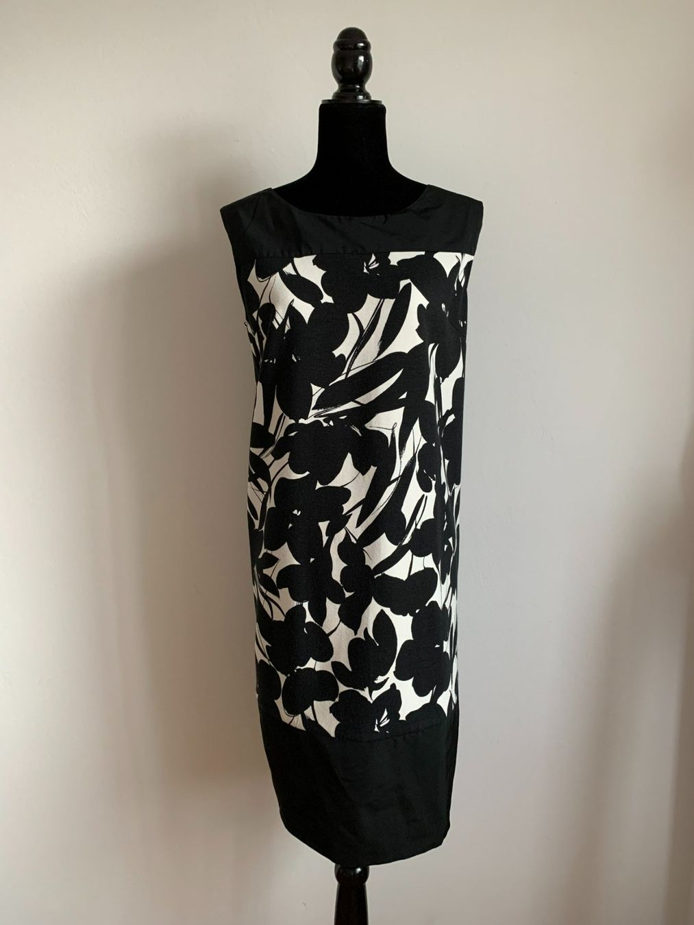 Max Mara Vestiti: MAX MARA: Super chices, schwarz gemustertes Kleid, 36 – Nuovo (secondo la descrizione) da Luzern venduto da paulablue