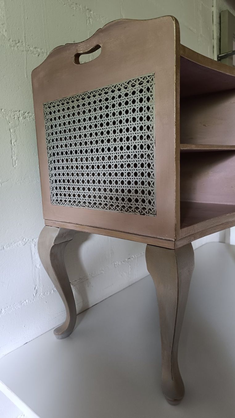 Tische: Shabby chic eleganter Beistell Tisch – Neu (gemäss Beschreibung) aus Zürich von Jul69 1