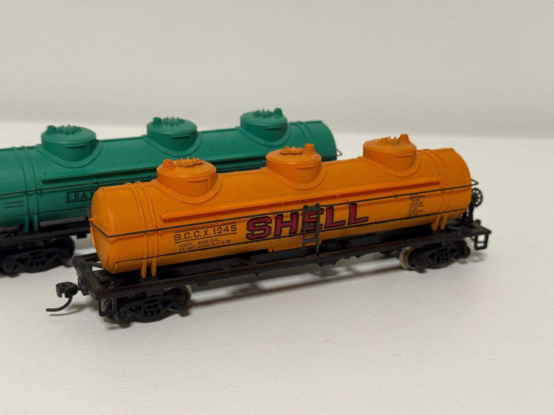 Trains électriques: AHM - 2x 3 Dome Tankwagen – Défectueux à Hergiswil NW par E646.060 2