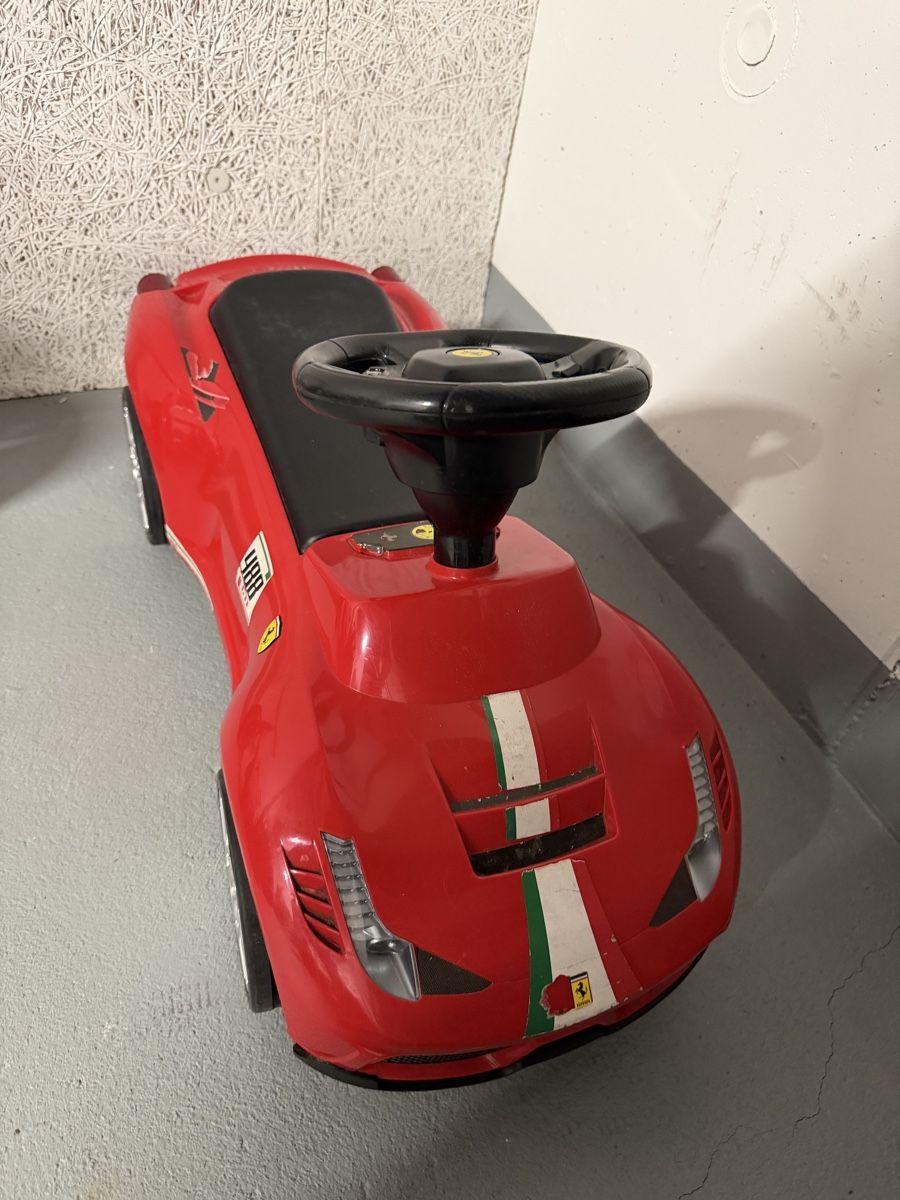 Véhicules pour enfants: Rutscherauto Ferrari – D'occasion à Perlen par H.Spa 1