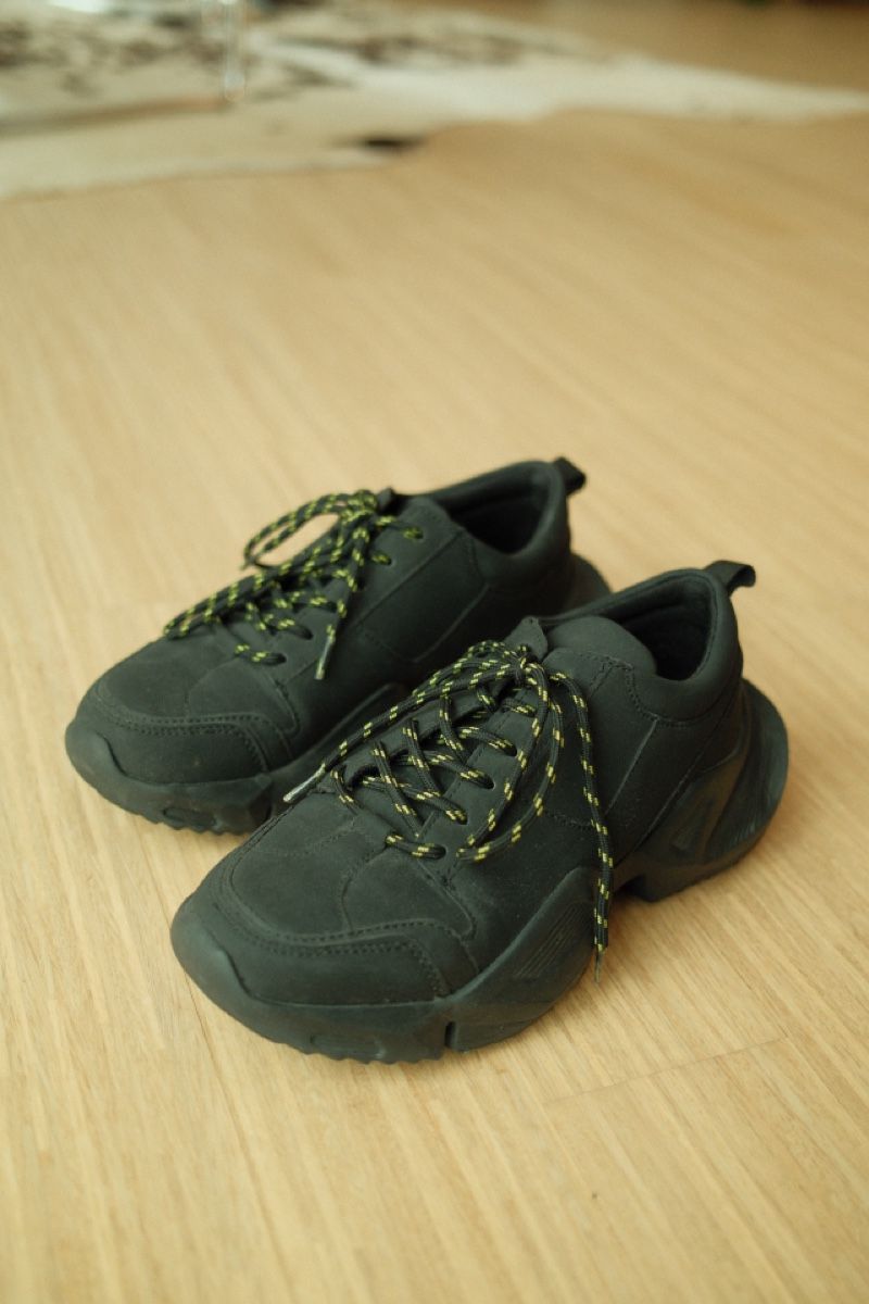Scarpe da uomo: Schwarze Sneaker, Grösse 40 – Usato da Winterthur venduto da ZombieSpaceShark