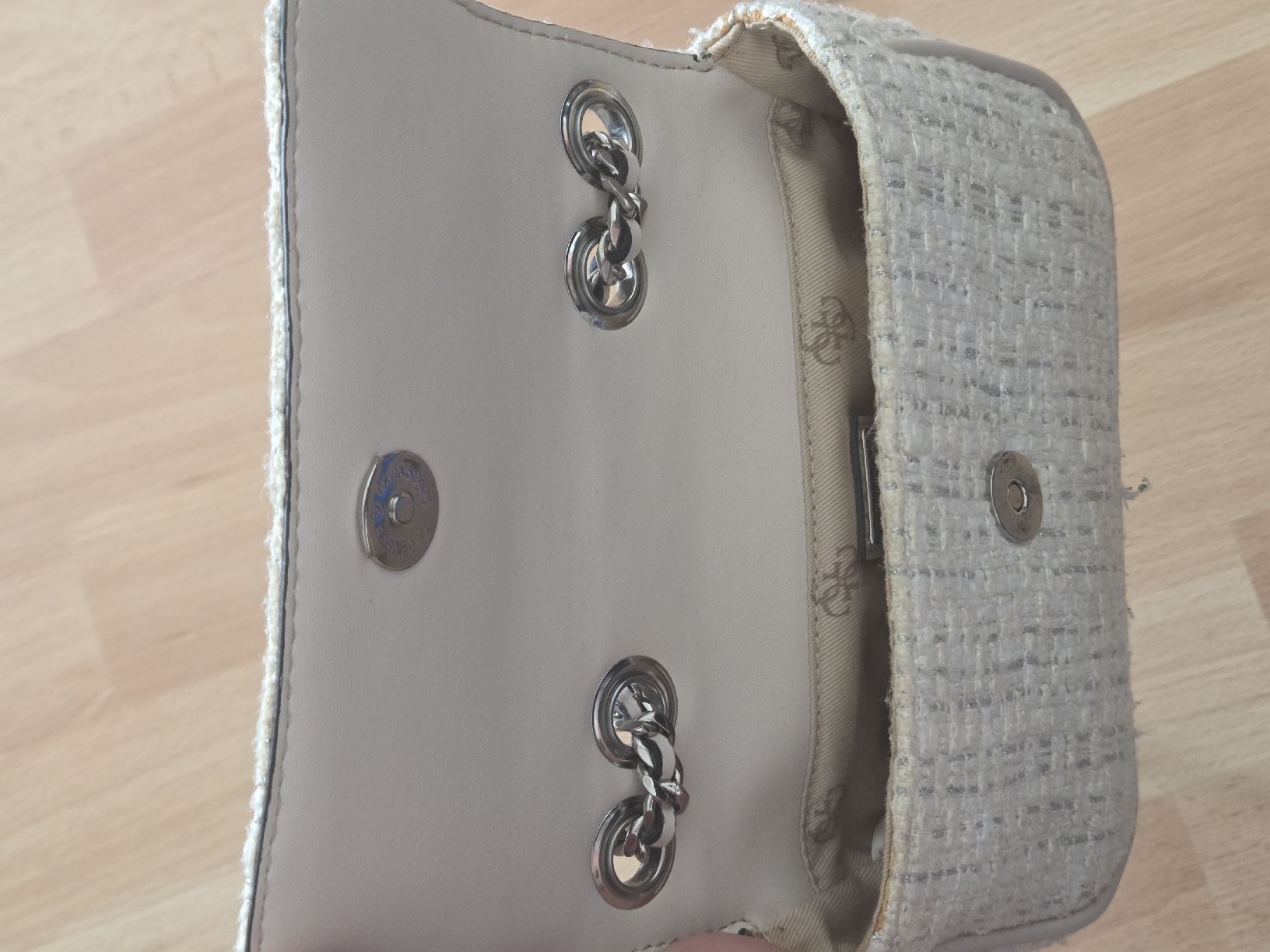 Guess Borse da donna: Guess Umhägetasche Tweed Weiss – Usato da Wettingen venduto da smilee1 3
