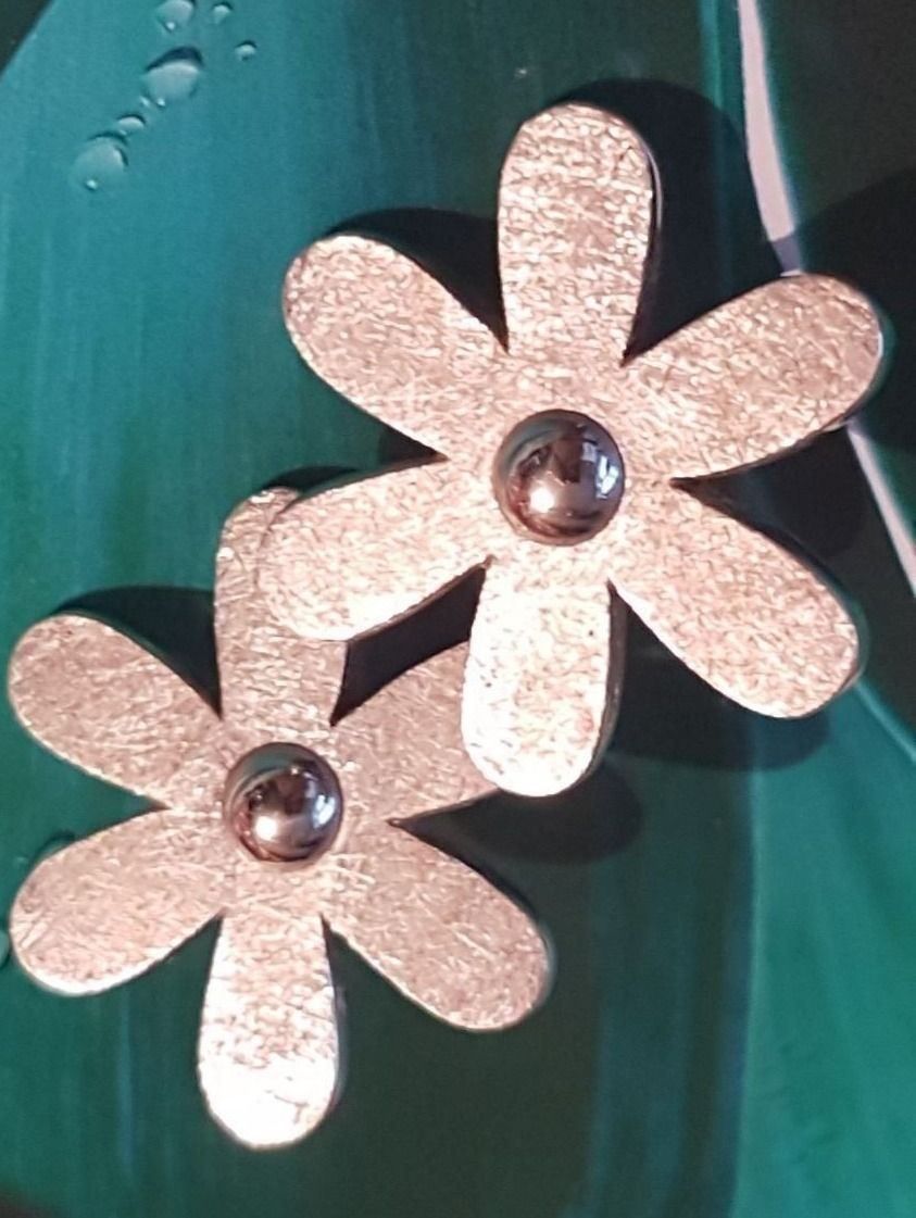 Orecchini pendenti & Orecchini a lobo: Süsse Blumen Ohrstecker aus 18 Karat – Nuovo (secondo la descrizione) da Unterägeri venduto da Altgoldschmuck 9