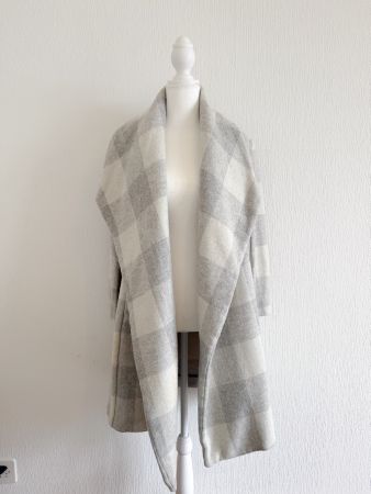 Manteau chaud à carreaux gris